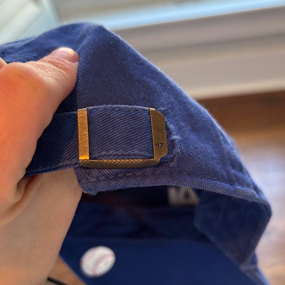 Los Angeles Dodgers Blue Baseball Cap with White LA Logo - Picture 5 of 5